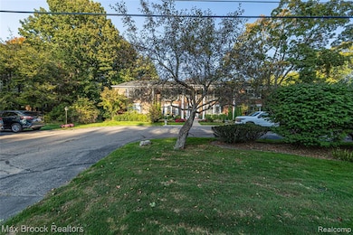 229 Barden Rd, Bloomfield Hills, MI 48304 - photo 2