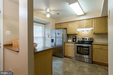 3920 Angelton Ct, Burtonsville, MD 20866 - photo 4