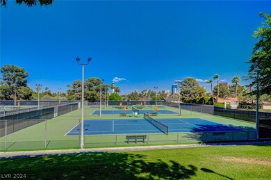 TENNIS/PICKLE BALL COURTS