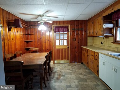 295 Cold Run Valley Rd, Berkeley Springs, WV 25411 - photo 7