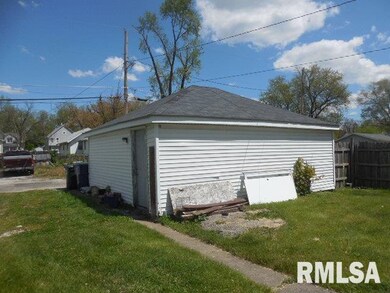 1838 W 4th St, Davenport, IA 52802 - photo 3