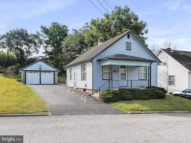 817 Maple St, Waynesboro, PA 17268 - photo 2