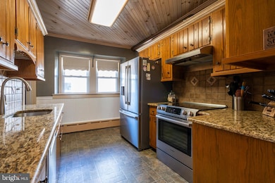 1221 Stirling St, Coatesville, PA 19320 - photo 5