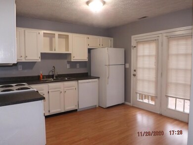 6621 E Manslick Rd, Louisville, KY 40228 - photo 5