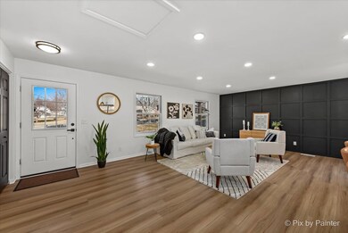 413 Schuett St, Algonquin, IL 60102 - photo 5