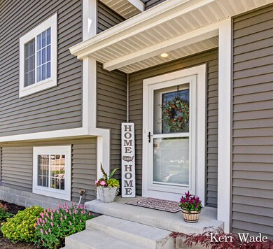 1301WatersEdgeCt02Lores
