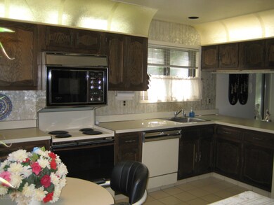 185 Cross Slope Ct unit A, Manalapan, NJ 07726 - photo 3