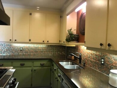Lots of counter & cabinet space.