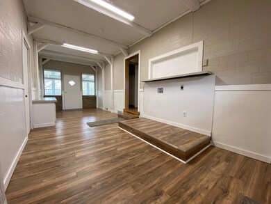 1375 N Court St, Circleville, OH 43113 - photo 3