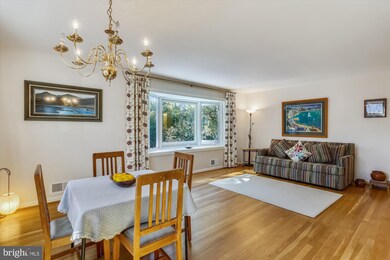 11306 Mapleview Dr, Silver Spring, MD 20902 - photo 7