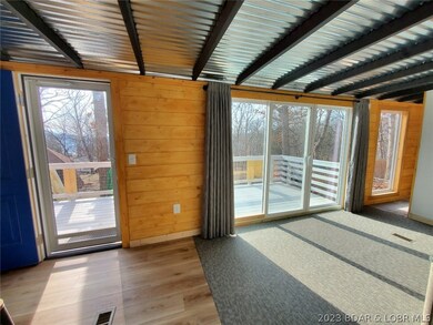 Natural Light, with Seasonal View!