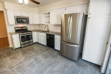 Listing%20Photo%20-32