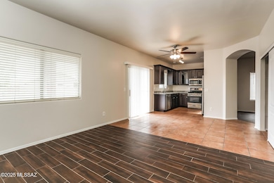 006-photo-living-room-13993973