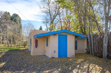 12 Holy Trinity Rd, Arroyo Seco, NM 87514 - photo 2