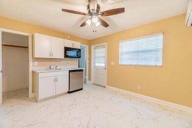 2546 NE Hickory Ave unit B Efficiency, Jensen Beach, FL 34957 - photo 6