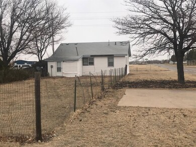 315 S Adams St, Hugoton, KS 67951 - photo 2