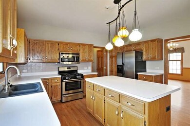 1123 Bards Ave, Naperville, IL 60564 - photo 2