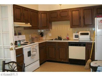 2320 Bay Meadows Ct unit F, Winston Salem, NC 27103 - photo 7