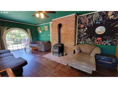 316 N 9th St, Cottage Grove, OR 97424 - photo 7