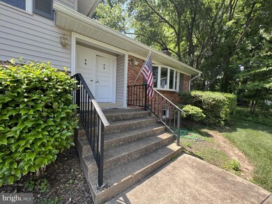 709 Skyline Ct NE, Vienna, VA 22180 - photo 2