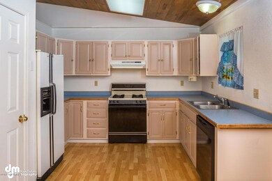 Kitchen w/ Pantry