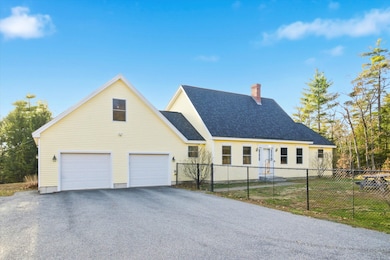 611 N Pembroke Rd, Pembroke, NH 03275 - photo 3