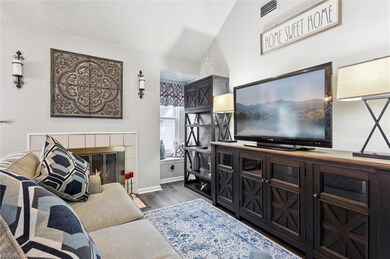 516 Thorncliff Dr unit 201, Newport News, VA 23608 - photo 5