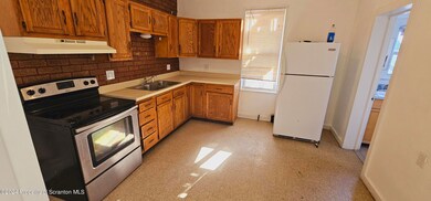 1319 Washburn St unit 1st floor, Scranton, PA 18504 - photo 3