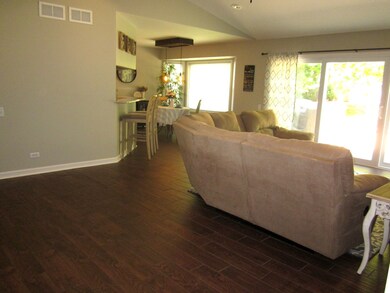 1251 Yosemite Pkwy, Algonquin, IL 60102 - photo 3