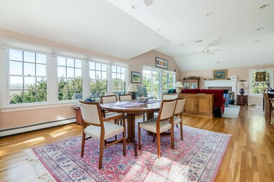 021-photo-dining-room-6795952