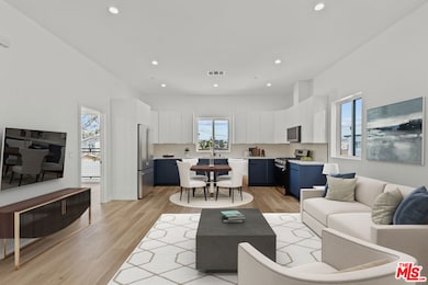 2923 S Burnside Ave, Los Angeles, CA 90016 - photo 3