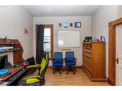 914 W 10th St, the Dalles, OR 97058 - photo 7