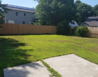 52 Stuart St, Springfield, MA 01119 - photo 4