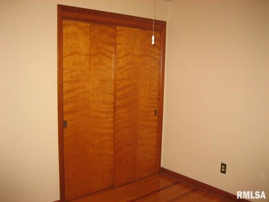 3112 N 2nd St, Clinton, IA 52732 - photo 5