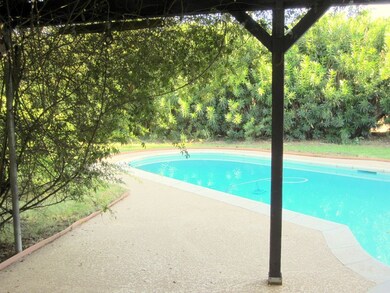 27 E. Palmcroft Dr pool