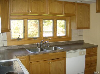 713 Fernwood St, Emmaus, PA 18049 - photo 7