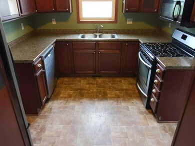 1933 10th St, Des Moines, IA 50314 - photo 5