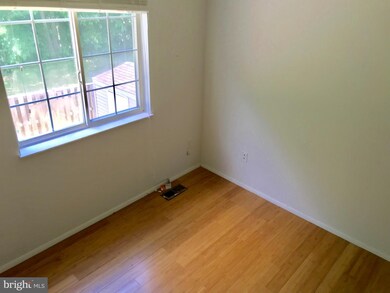 8173 Willowdale Ct, Springfield, VA 22153 - photo 7