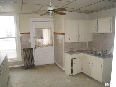 537 W 13th St, Davenport, IA 52803 - photo 4