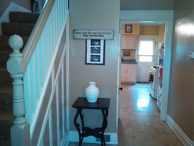 Entry/Foyer.