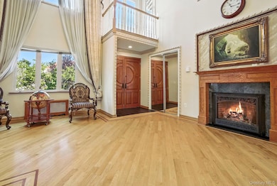 77-16 Kew Forest Ln, Flushing, NY 11375 - photo 3