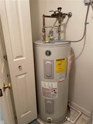 6 Mayfair Ln unit U305, Nashua, NH 03063 - photo 5