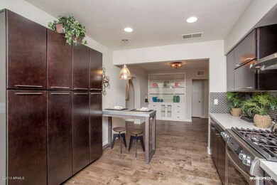 Eat-in Kitchen
