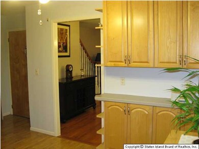 352 Chesterton Ave, Staten Island, NY 10306 - photo 6