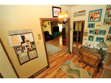 Entry/Foyer.