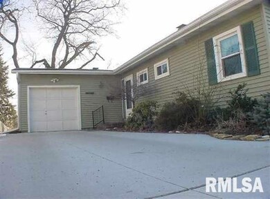 1817 W 36th St, Davenport, IA 52806 - photo 2