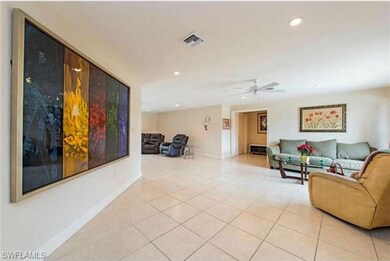 Foyer / Living