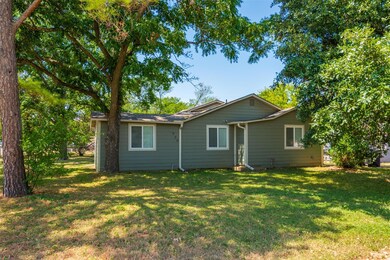 930 Poindexter Ave, Cleburne, TX 76033 - photo 6