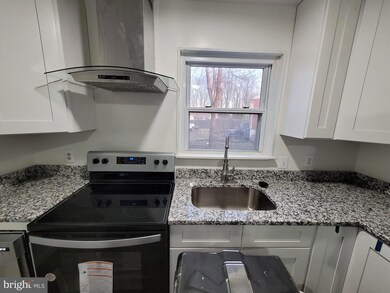 16005 Crest Dr, Woodbridge, VA 22191 - photo 3