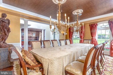 11047 Heathland Dr, Oakton, VA 22124 - photo 7